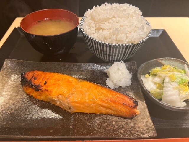 厚切り銀鮭定食